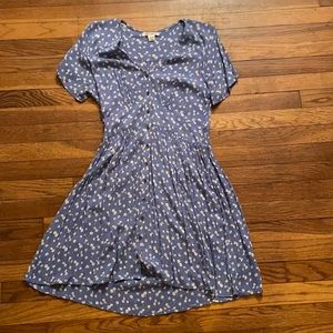 Size Med-floral with blue Billabong dress.